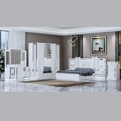 टिकाऊ पु राजा आकार प्रतिबिंबित बेडरूम सेट विला होटल 4 टुकड़ा लिविंग रूम सेट OEM